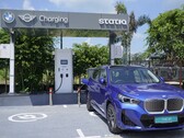 Une BMW électrique à une station de recharge publique en Inde (Source : BMW)