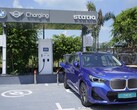 Une BMW électrique à une station de recharge publique en Inde (Source : BMW)