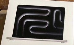 Cette photo montre prétendument l'emballage du prochain MacBook Pro. (Image : Weibo, via ShrimpApplePro)