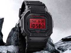 La Casio G-Shock DW-5600BBR-1ER (photo) est étanche à 200 mètres et dispose d'un système d'alarme multifonctions. (Source de l'image : G-Shock UK)