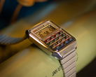 La nouvelle montre Casio CA-500WEBF-1A de la collection "Retour vers le futur" (photo) porte la plaque d'immatriculation "OUTATIME" sur le devant. (Source de l'image : Casio)