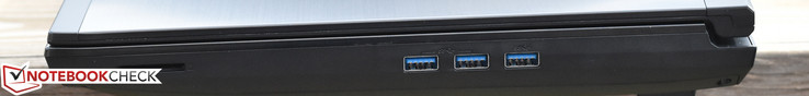 Côté droit : lecteur de carte SD, 3 USB 3.0.