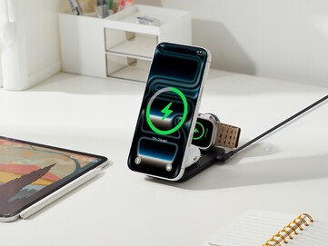 La station de charge pliable 3-en-1 ESR CryoBoost peut alimenter un iPhone, une montre Apple et des AirPods en même temps. (Source de l'image : ESR)