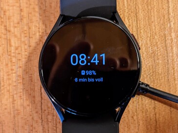 La Watch5 de Galaxy peut se charger de 0 à 100 % en 65 minutes
