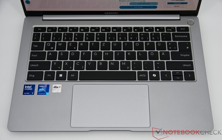 Les périphériques d'entrée sur le Geekom GeekBook X14 Pro