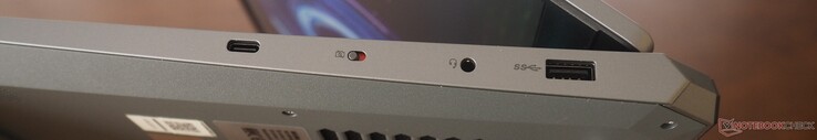 Côté droit : USB-C 3.2 Gen2 (y compris PD &amp; DP), obturateur de webcam, audio, USB-A 3.2 Gen1