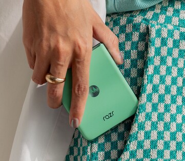 Le Motorola Razr en Pantone Spring Bud. (Source de l'image : Motorola)
