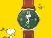 La montre Peanuts x Timex Marlin à remontage manuel est dotée d’un cadran vert et d’aiguilles ludiques sur le thème du tennis.