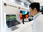Samsung Display a présenté un écran OLED de 16 pouces en 2,5K pour ordinateur portable, fonctionnant à une fréquence de rafraîchissement pouvant atteindre 300 Hz, ce qui en fait le premier écran OLED pour ordinateur portable à atteindre ce niveau de rafraîchissement.