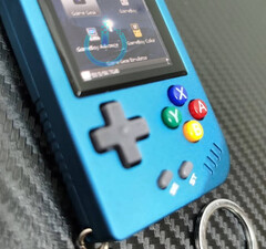 Anbernic devrait vendre le RG Nano en plusieurs couleurs. (Source de l'image : NITTRX)