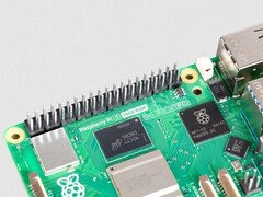 Le nouveau Raspberry Pi 5 est équipé de huit jeux de matrices de RAM LPDDR4X de 2 Go produites par Micron. (Source de l'image : Raspberry Pi)