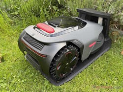 Mova LiDAX Ultra 1200 dans sa station de charge