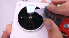 Le Find X8 Ultra. (Source de l'image : JerryRigEverything via YouTube)