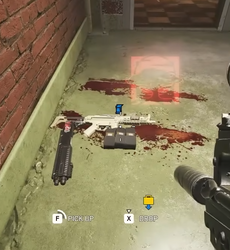 Les objets obtenus dans les poches OSP peuvent être modifiés par Snake avant d'être ramassés. (Source de l'image : Ubisoft)