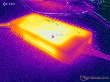 L'adaptateur CA atteint plus de 41°C sous charge