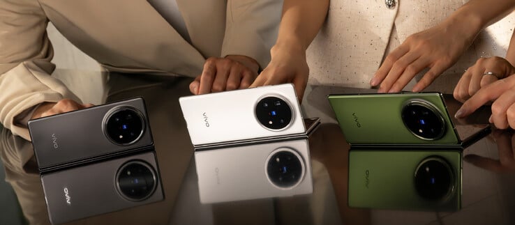 On ne sait pas si Vivo prévoit de vendre le X Fold5 en Inde avec le même trio de couleurs qu'en Chine. (Source de l'image : Vivo)