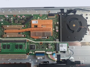 Asus VivoBook 17 : Le ventilateur du boîtier ne forme pas une unité avec le système de refroidissement