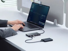 Le hub USB-C Anker 552 (9-en-1, 4K HDMI) permet une charge pass-through de 85 W. (Source de l'image : Anker)