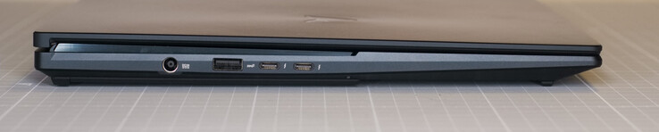 Alimentation à prise creuse ; USB 3.2 Gen 2, 2 x USB Type-C avec ThunderBolt, PowerDelivery et Displayport