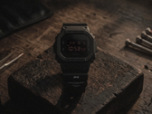 La montre Casio G-Shock DW-5600UMC26-1DR, fruit d'une collaboration, entièrement noire, illustrée ci-contre.
