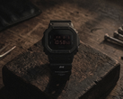 La montre Casio G-Shock DW-5600UMC26-1DR, fruit d'une collaboration, entièrement noire, illustrée ci-contre.