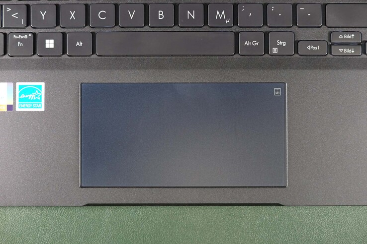 Le nouveau pavé tactile est plus grand et présente une surface plus lisse