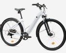 Le vélo électrique Rockrider E-ACTV 100 à cadre bas de Decathlon est maintenant disponible. (Source de l'image : Decathlon)