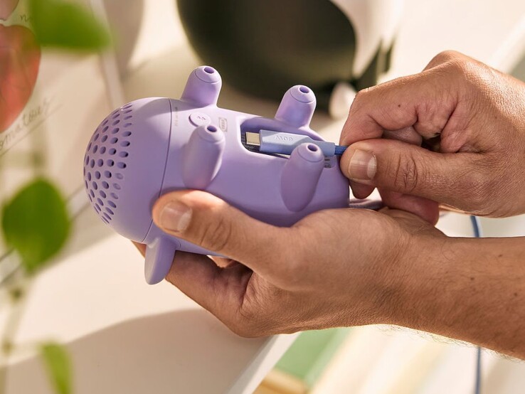 Une image de la fonction de recharge USB-C de l'enceinte Bluetooth portable IKEA Grejsimojs