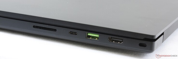 Côté droit : lecteur de carte SD UHS-III, USB C + Thunderbolt 3, USB 3.2 Gen. 2, HDMI 2.0b, verrou de sécurité Kensington.