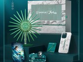 La boîte co-brandée contient cinq objets de collection, dont un support rotatif en métal qui maintient le téléphone par fixation magnétique.