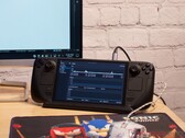 Un smartphone peut être utilisé comme source audio Bluetooth pour la Steam Deck, ce qui permet d'écouter des jeux, de la musique, des vidéos et de passer des appels avec le même casque.