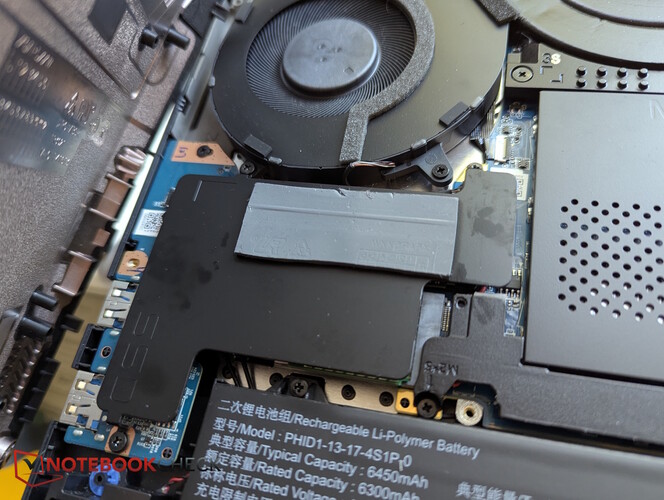 Plaque de refroidissement XMG vissée au châssis avec patins de contact