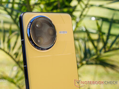 Le Poco F7 Ultra sera disponible dans les coloris noir et jaune (Image source : Notebookcheck)