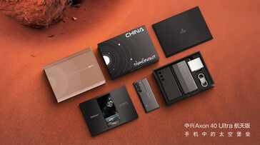 L'Axon 40 Ultra Aerospace Edition est livré avec des extras tels que des étuis dans sa nouvelle boîte de style collector. (Source : ZTE via Weibo)
