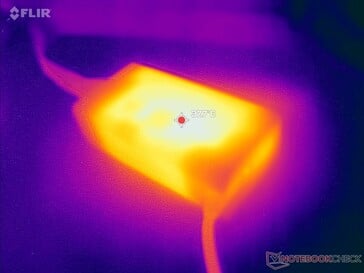 L'adaptateur CA atteint plus de 38°C lorsqu'il est en charge