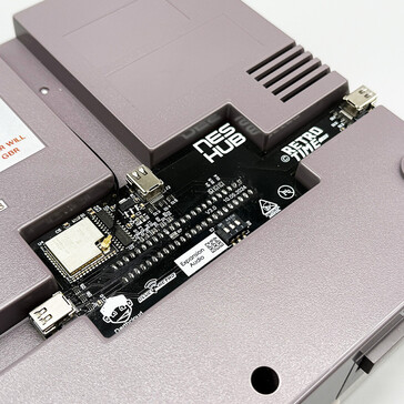 Le NES Hub en place. (Source de l'image : RetroTime)