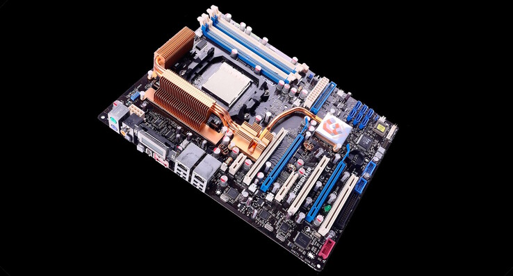 La carte mère ROG Crosshair originale, dont le nom de code est Pluto