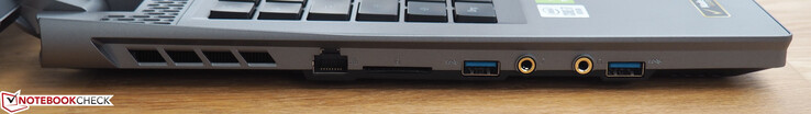Côté gauche : Ethernet RJ45, lecteur de carte SD, USB A 3.0, prise jack micro, prise jack, USB A 3.0.