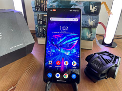 En revue : Asus ROG Phone 8 Pro. Appareil de test fourni par Asus Allemagne.