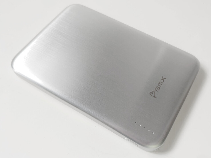 BMW SolidSafe Air Titanium 5K Qi2 banque d'énergie magnétique sans fil.