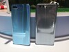 Le Honor 10 et son prédécesseur, le Honor 9 (de gauche à droite).