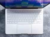 La production du MacBook Neo d'Apple pourrait être réduite malgré une forte demande.