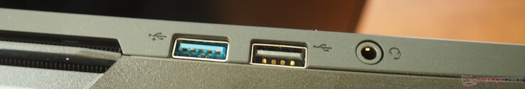 À gauche : USB-A 3.2 Gen 1, USB 2.0, prise audio combo 3,5 mm