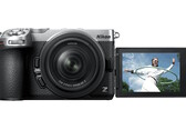 L'appareil photo sans miroir Nikon Z5IIC est équipé d'un écran tactile orientable de 3,2 pouces, idéal pour réaliser des selfies.