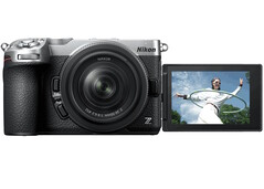 L'appareil photo sans miroir Nikon Z5IIC est équipé d'un écran tactile orientable de 3,2 pouces, idéal pour réaliser des selfies.