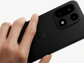 Le OnePlus 15 (Source de l'image : OnePlus, édité)