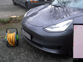 Test de stationnement Tesla USS vs HW3 vs HW4 (image : RSEV/YT)