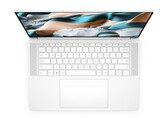 Le mois dernier, Dell a annoncé l'édition Frost White du XPS 15 9500. (Source de l'image : Dell)