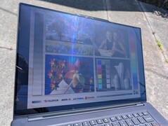 A l'extérieur, sous la lumière du soleil