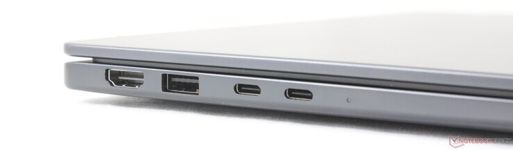 À gauche : HDMI 2.1, USB-A 3.2 Gen. 1 (1 Gbit/s), 2 ports USB-C Thunderbolt 4 avec DisplayPort 2.1 + Power Delivery, lecteur de carte à puce (en option)